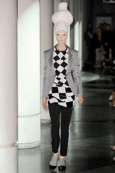 Look 18